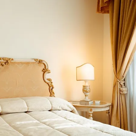 Palazzo Alexander Otel Lucca