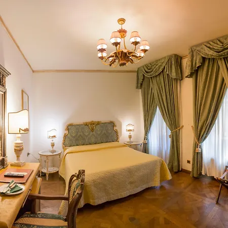 Palazzo Alexander Lucca