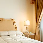 Palazzo Alexander Otel Lucca